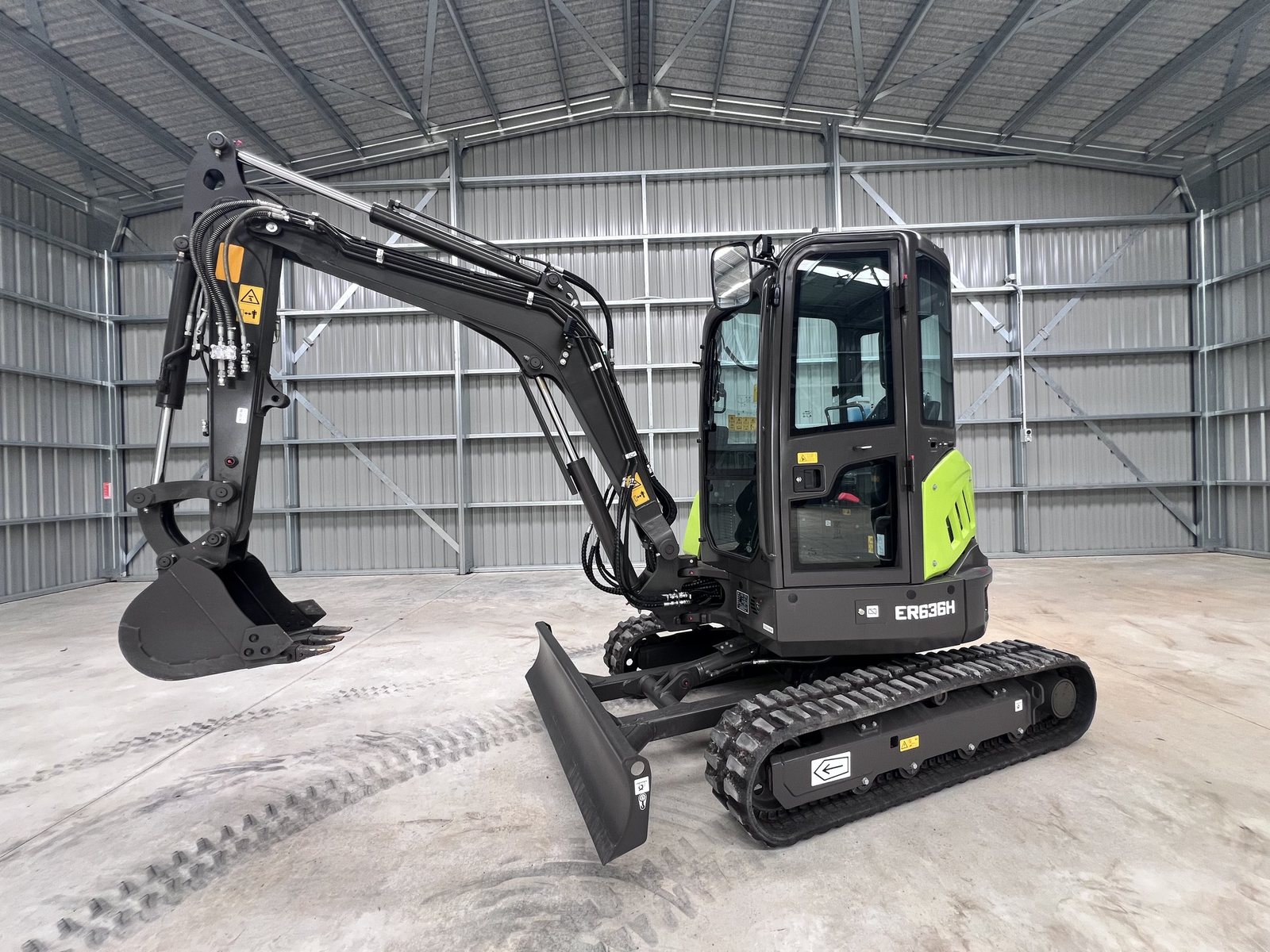 Mini excavator and support detail